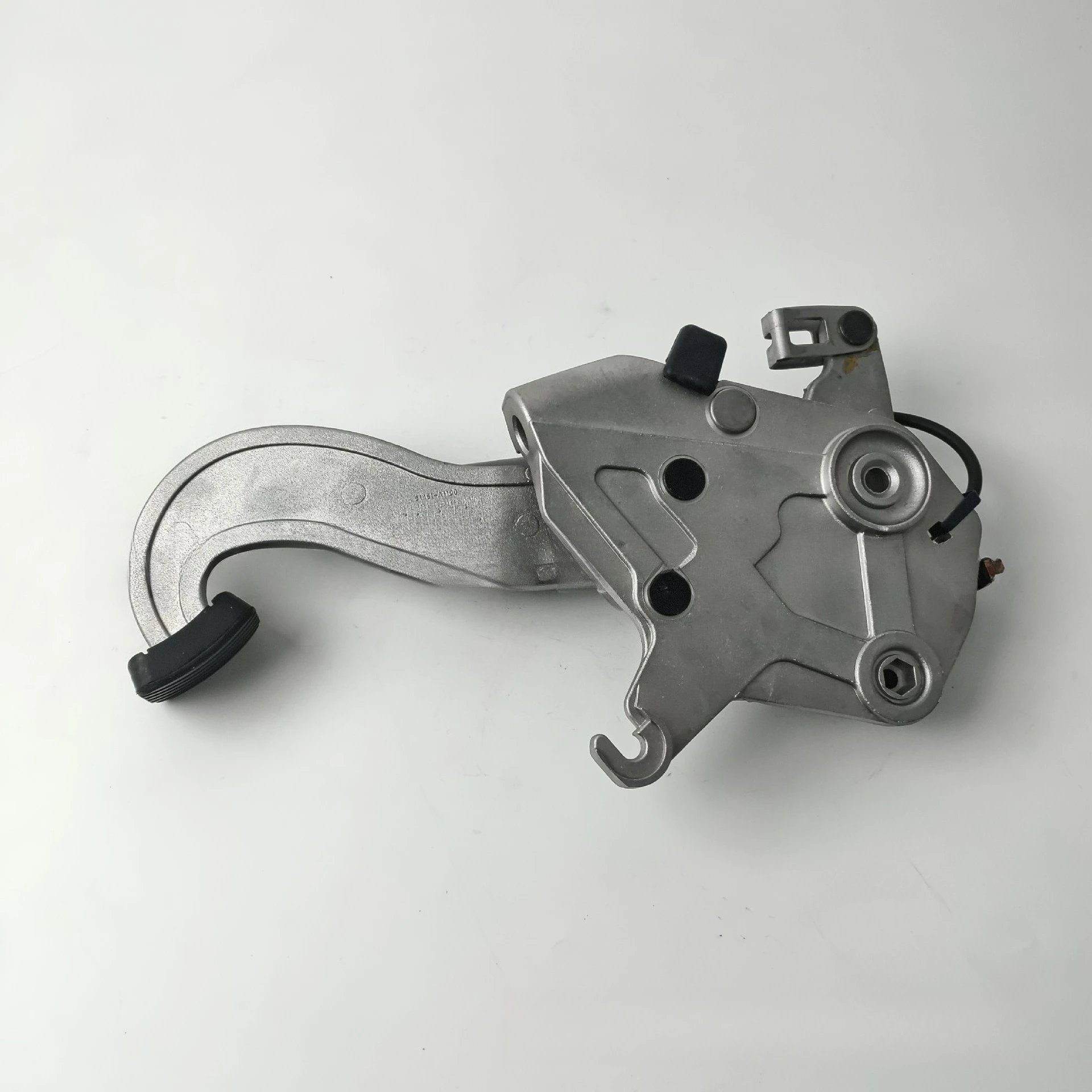 

4910021007 Shuanglong KGM brake pedal foot brake assembly SSANGYONG ACTYON RODIUS2