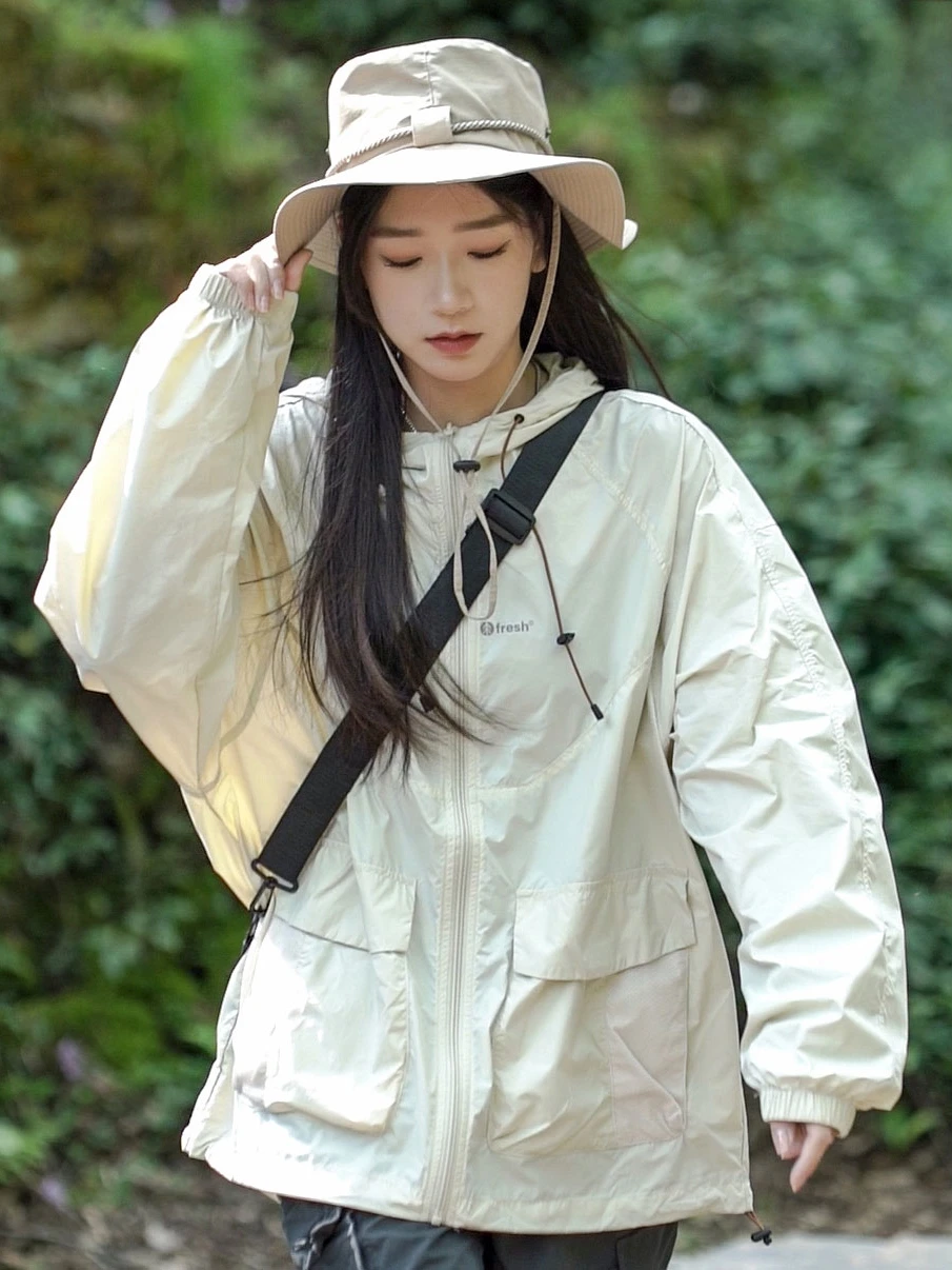 

Outdoor Sports Ultrathin Hooded Sun Protection Jacket Breathable UV Protection Men's Women's Summer Lightweight Jacket