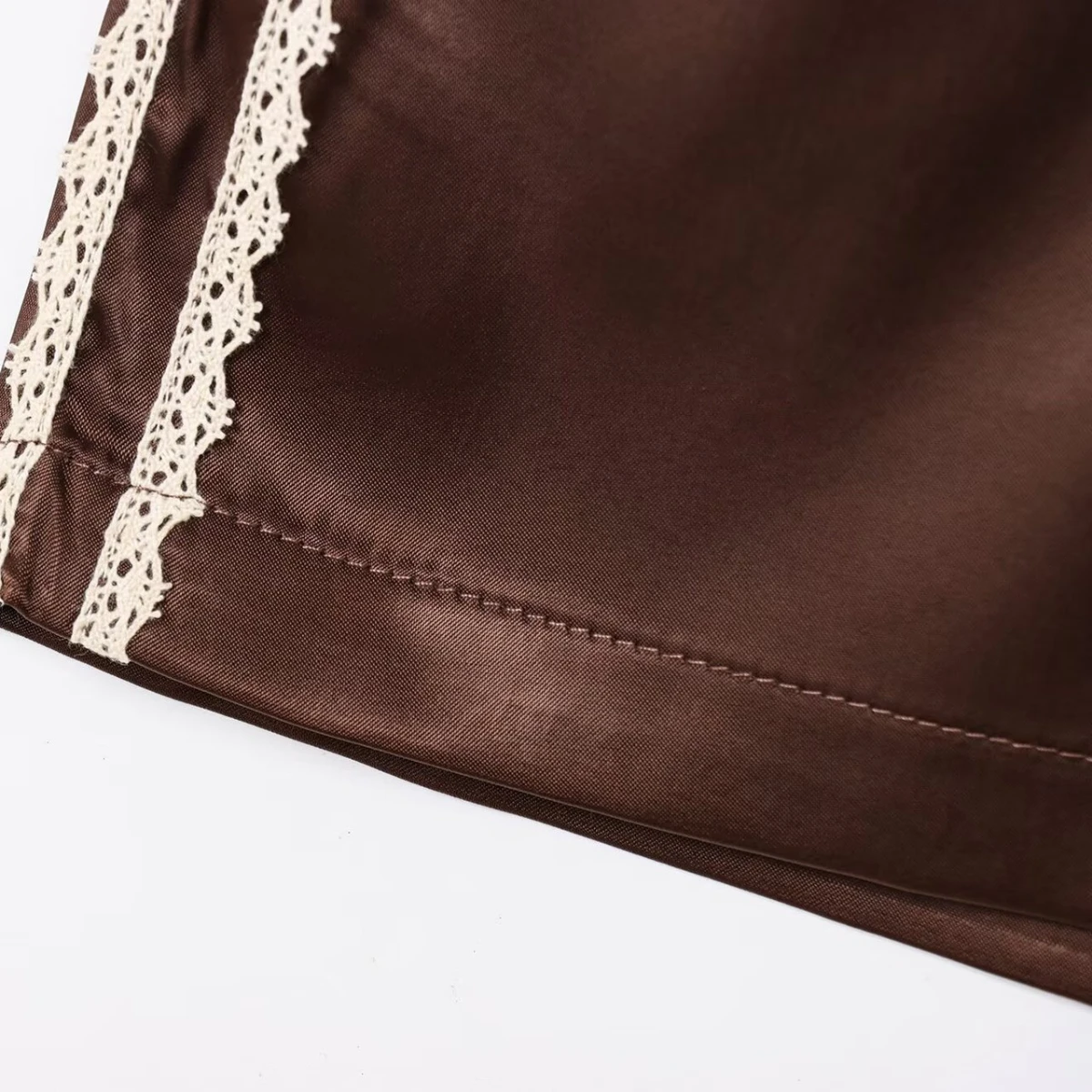 المرأة الساتان تأثير الدانتيل تقليم السراويل منتصف الخصر مرونة الخصر الجانب جيب السراويل الربيع والصيف جديد عارضة شيك السراويل