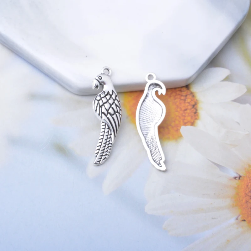 10 Stück Vintage-Stil Antik-Silberfarbene Anhänger mit Eulen, Vögeln, Schmetterlingen und Metallfedern für DIY-Schmuckherstellung, Ohrringe, Damenschmuck – Detail 6