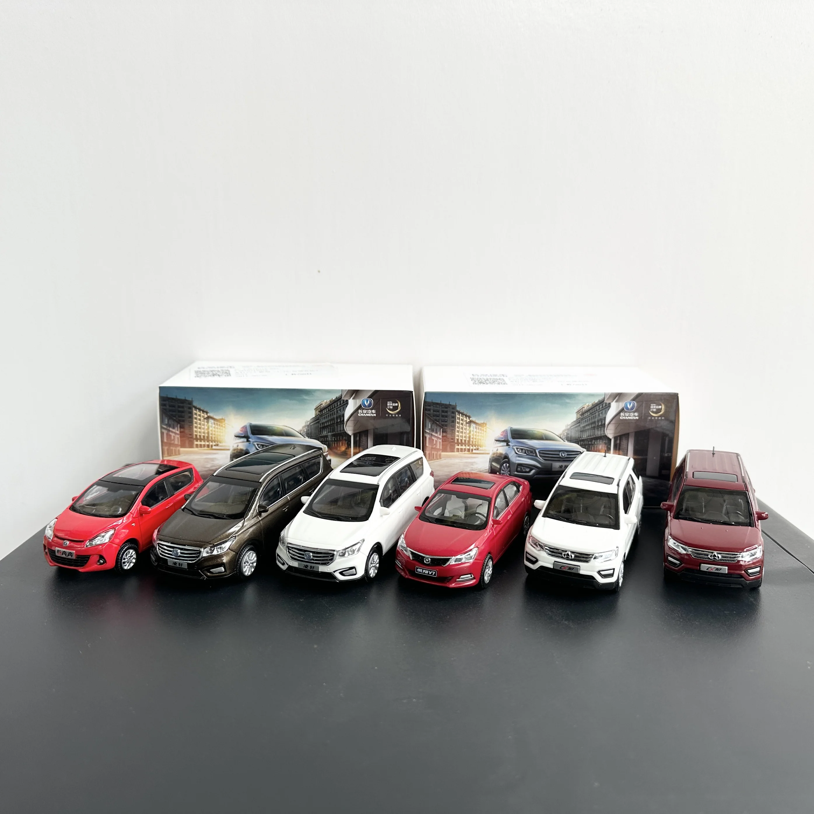 1:43 Original Changan, nuevo Benben, Lingxuan CX70 Yuexiang V7 molde de coche modelo de simulación de plástico con retroceso