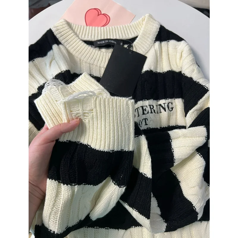 Women's 2022 New Black and White Stripe Design Sense Blouse Versatile Loose Temperament Recreational Sweater Autumn and Winter