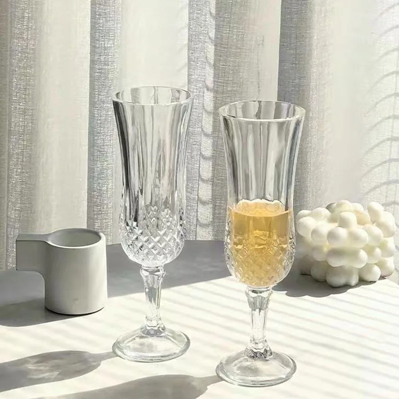 2pcs 155ml Exquisite Champagne Glass European Style Red Wine Glass Embossed Glass Cup Party Transparent Cocktail Glass for Gift
