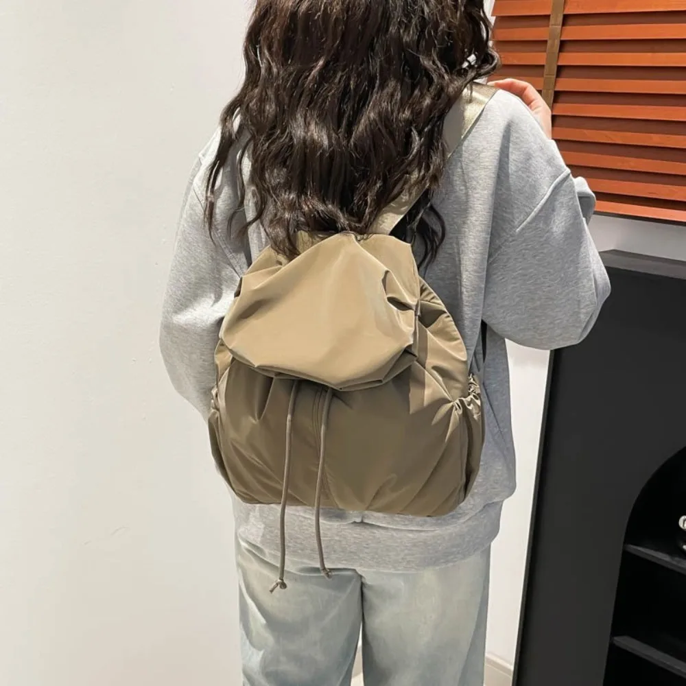 حقيبة ظهر برباط بلون سادة، حقيبة ظهر من النايلون مطوي متعددة الوظائف على الطراز الكوري، حقيبة كتف رياضية للسفر