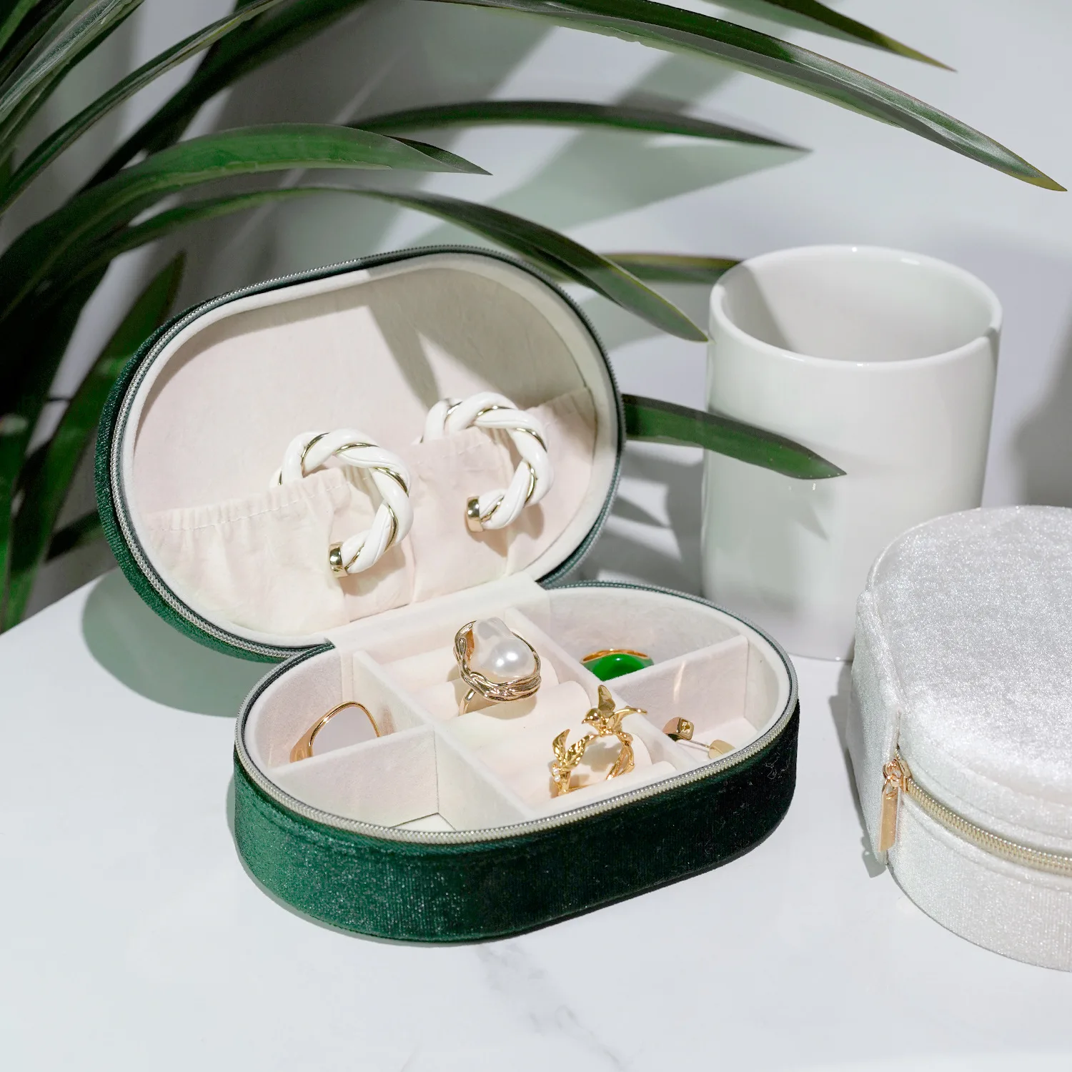 

Новое поступление, бархатная мини-шкатулка овальной формы, органайзер для колец, серег, браслетов, ожерелья, футляр для ювелирных изделий для колец, Лидер продаж