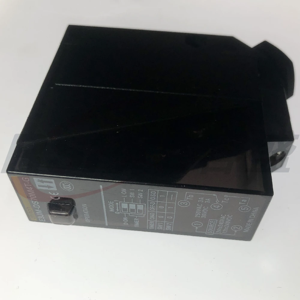 E3JM-DS70M4T-G Built-in Power Supply Photoelectric Sensor 1pcs/Lot