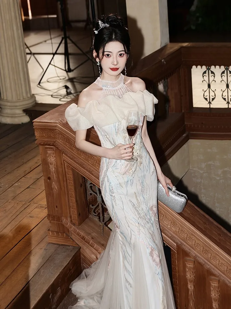 

A fish-tail neck-hanging one-shoulder light luxury niche adult host's toasting flash dress