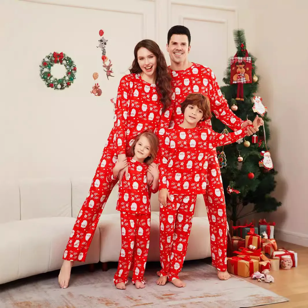 

Красная новогодняя семейная одежда, рождественские семейные пижамы для родителей и детей, комплект домашней одежды с мультяшными буквами и цветочным принтом