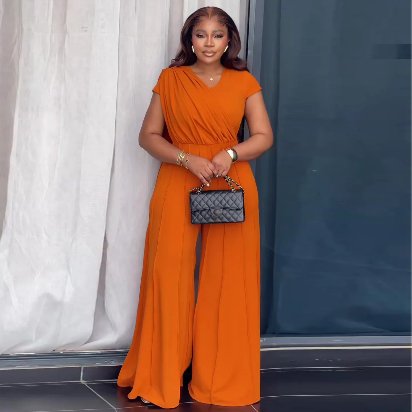 

Женский комбинезон с рюшами, мини-длина, короткий рукав, V-образный вырез, высокая талия, широкие брюки, повседневный свободный крой, лето 2026