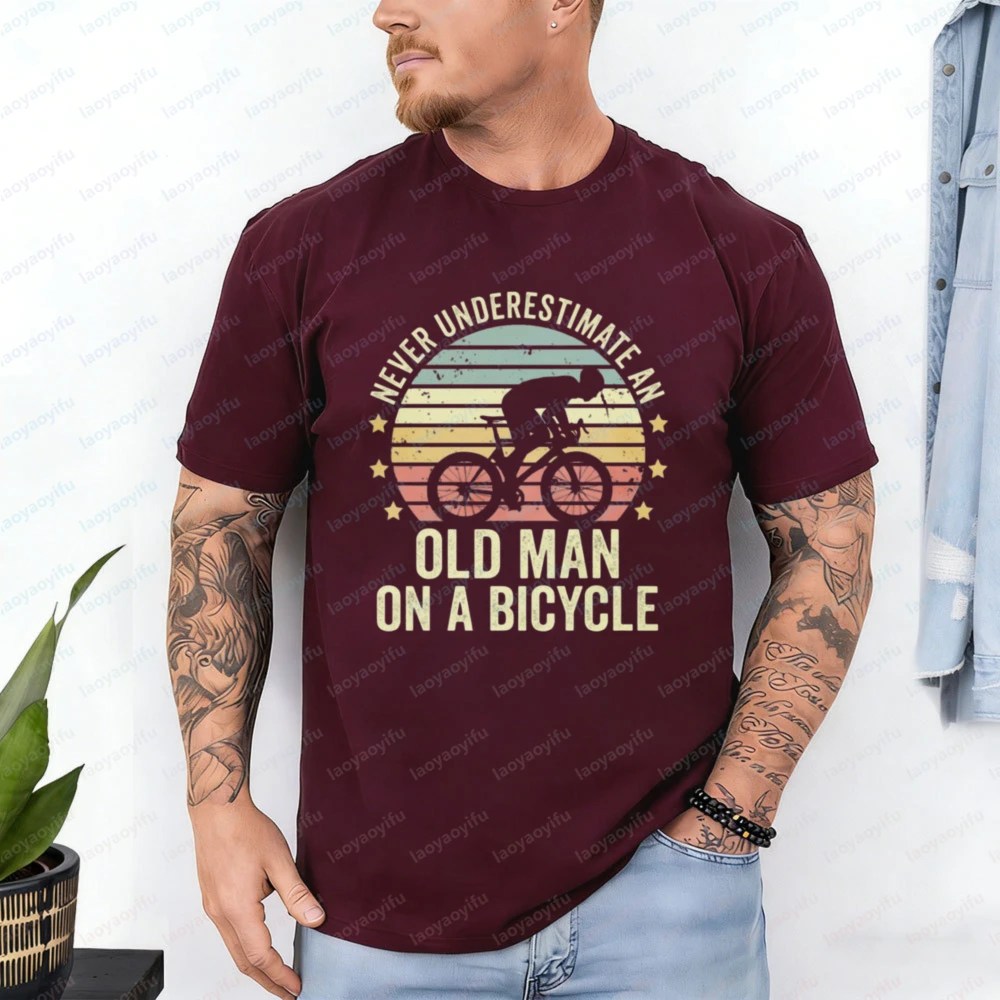 Never Underestimate An Old Man on A Bicycle Cotton T-Shirt for Men Vintage Sunset Cyclist Tee Funn Cycling Dad Gift Father's Day