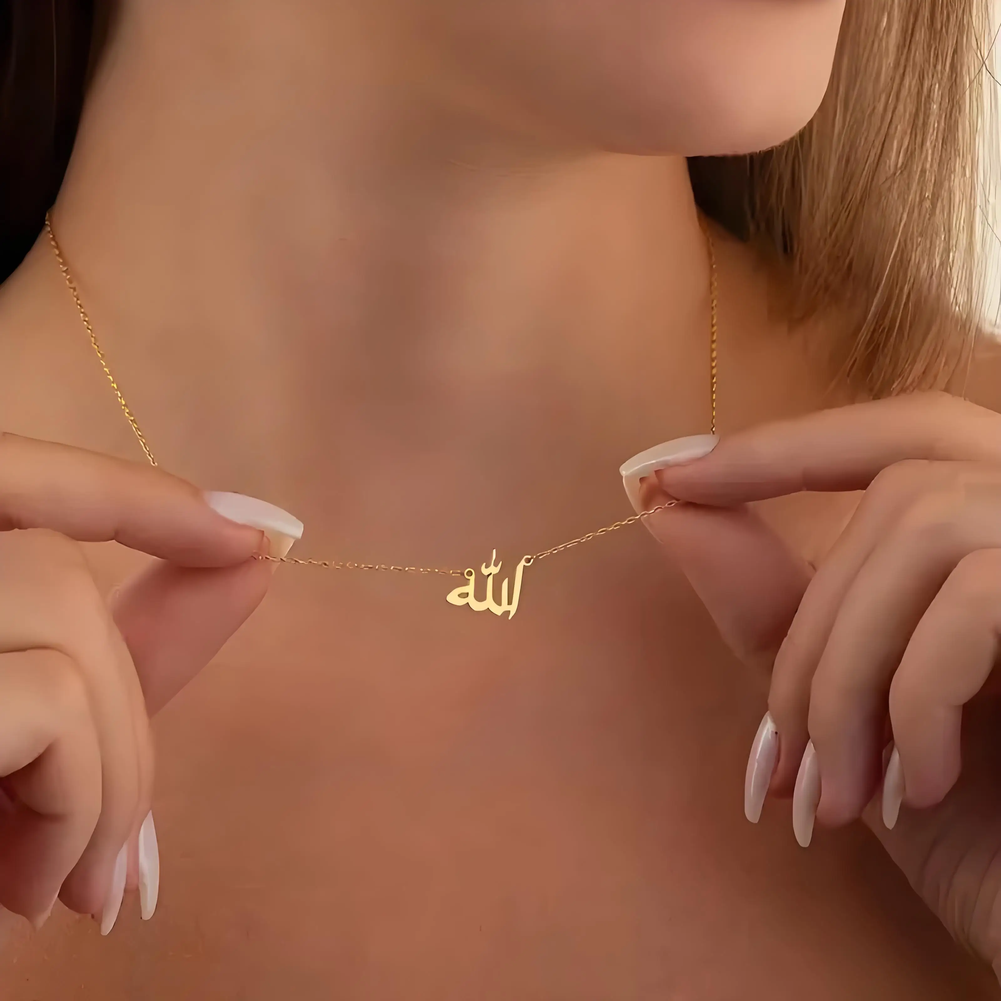 Kalung Nama Arab yang Dipersonalisasi, Perhiasan Warna Emas Stainless Steel, Papan Nama Khusus untuk Pakaian Sehari-hari & Elegan Wanita