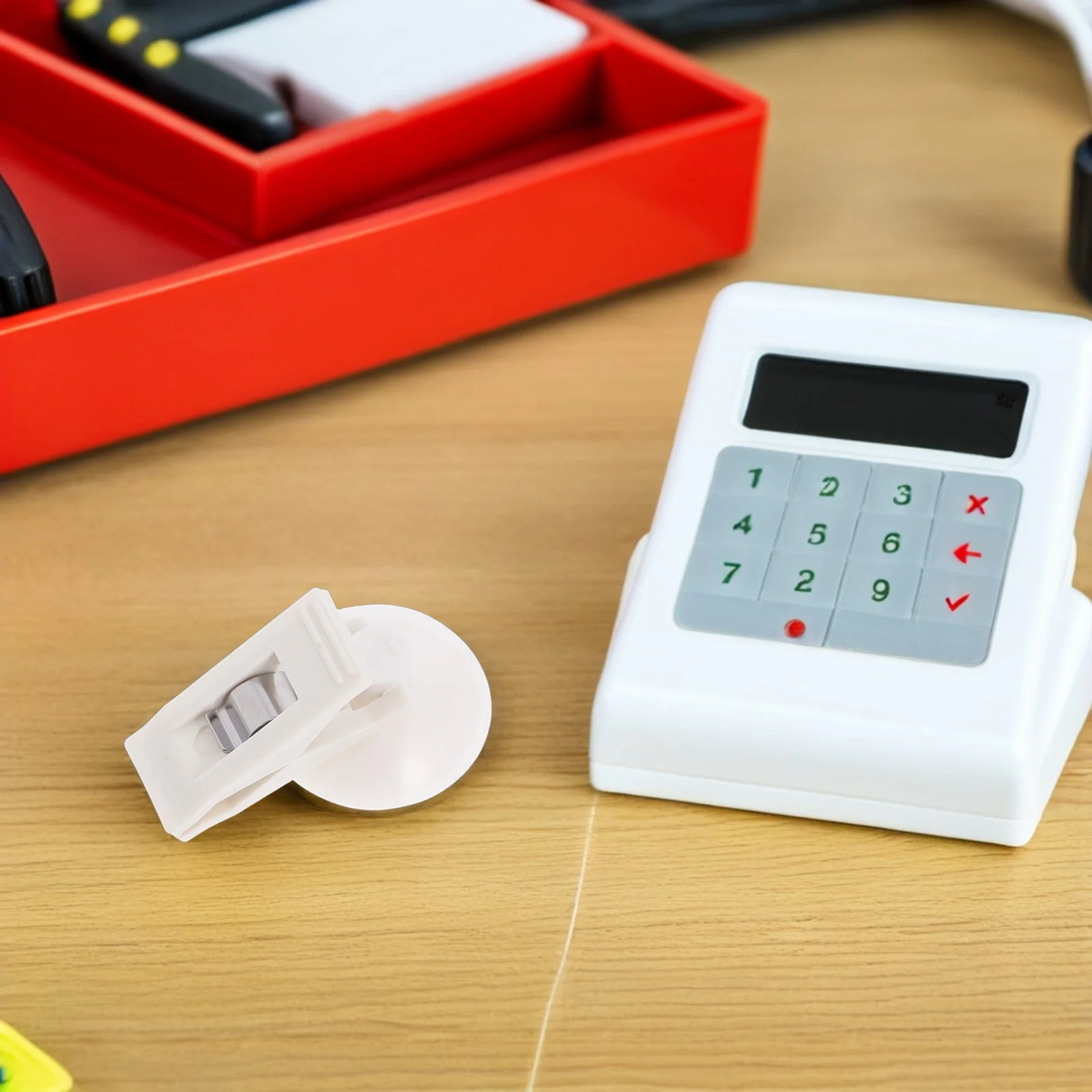 

6Pcs Multi Purpose Suction Cup Clips Heavy Duty Car Ticket Refrigerator Message Holder Organizer for Notes Photos