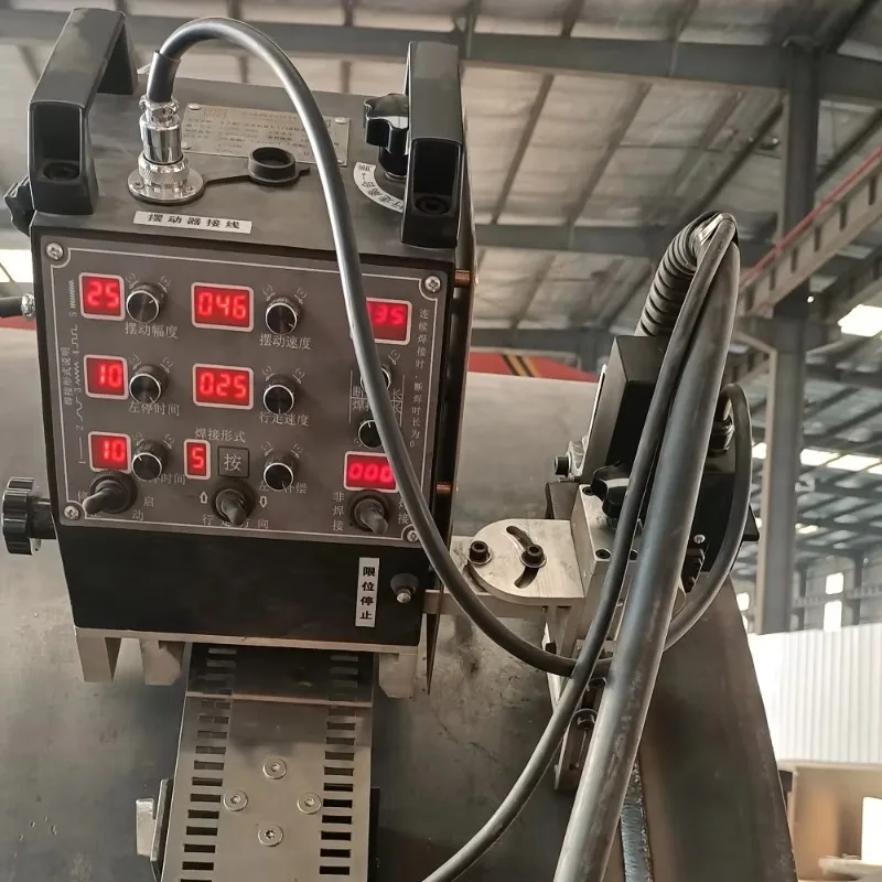 Tank Girth / Circular / Longitudinal / Horizontal / Vertical Seam Welding Tractor / Carriage With Flexible & Straightening Rails