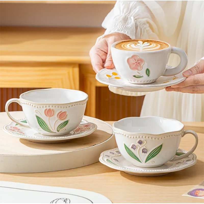 320ML Geprägte Keramik-Kaffeetasse mit Untertasse, Exquisite Blumen-Paartasse, Nachmittagstee-Blumentasse, Kaffeetasse für Zuhause, Frühstückstasse