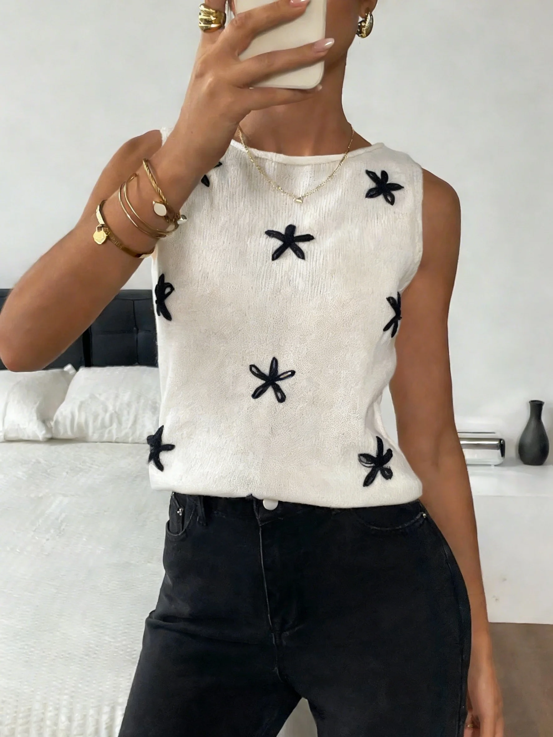 Picture 6: Women's Solid Color Floral Pattern Round Neck Simple Knitted Vest Top, Elegant and Suitable for Commuting, Spring and Summer Sty