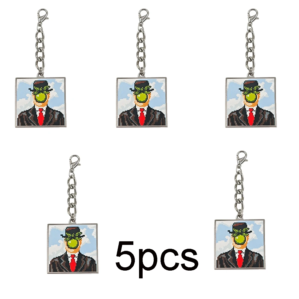Pixel-Art „Der Menschensohn“ Schlüsselanhänger, Magritte Ölgemälde Anhänger, Metall-Schlüsselring, Retro-Surrealismus Kunst-Abzeichen, Rucksack-Ornament, Geschenk – Detail 12