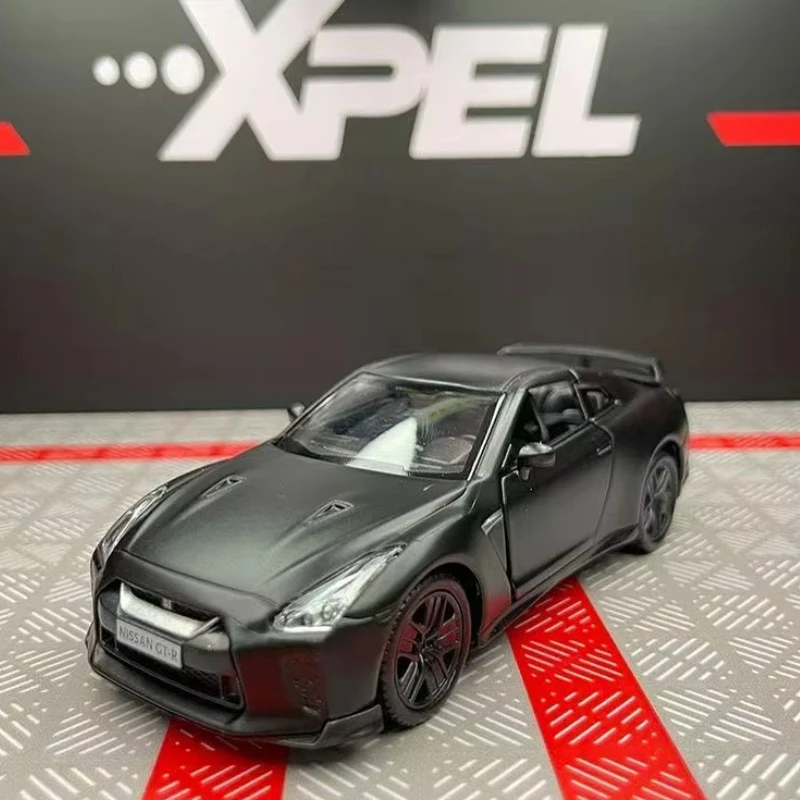 Japanese Supercar GTR R35 Simulation Exquisite Diecasts & Toy Vehicles RMZ city 1:36 Alloy Model Metal Car Gifts For Children