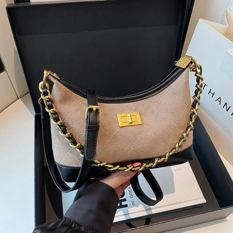 

Classic Leather Messenger Bag For Women - Stylish Commuter Tote With Large Capacity And Vintage Charm