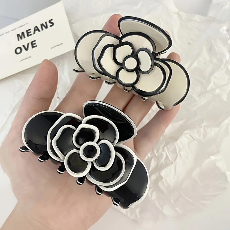 

Элегантная черно-белая заколка для волос с камелией - дизайн в виде бабочки