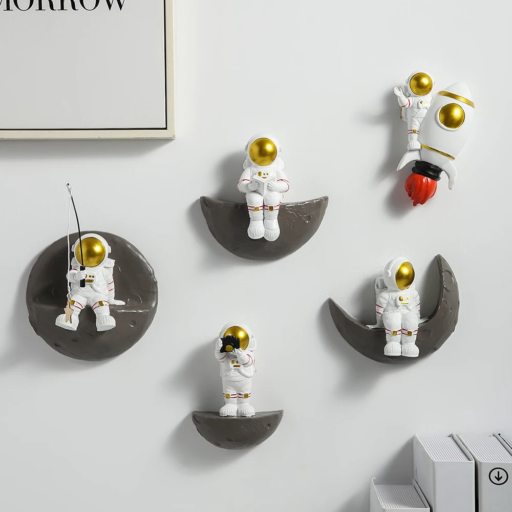 Resin Astronaut Wall Hanging Decoration Creative Cartoon Crafts Modern Home Office Porch Ornaments Lovely Wall Ornament Gifts