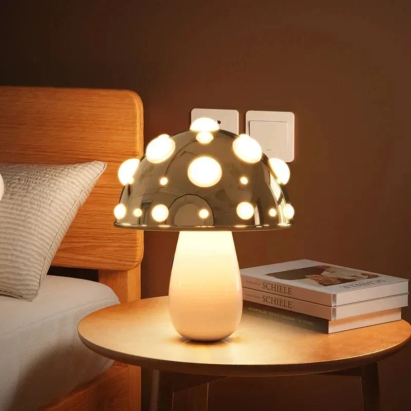 Kreatywna lampa stołowa Mushroom USB do ładowania Dekoracyjna lampka na biurko LED do lampki nocnej do sypialni hotelowej