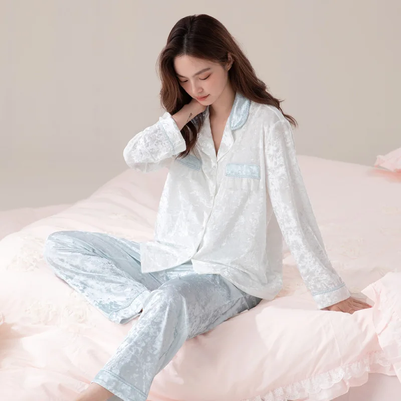 

Women's autumn long sleeved long pants two-piece set with luxurious gold velvet pajamas, fashionable and comfortable home wear