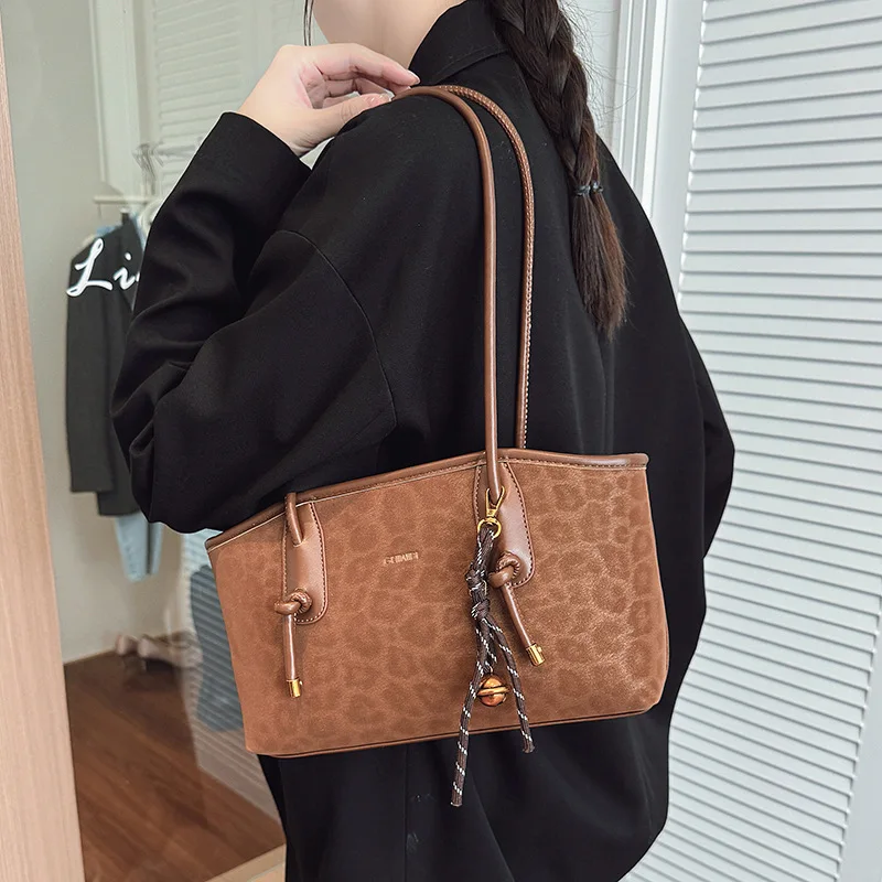 

New Leopard Print Tote Bag for Women, Foreign-style Portable Shoulder Bag, Large-capacity Commuter Model, Versatile Texture