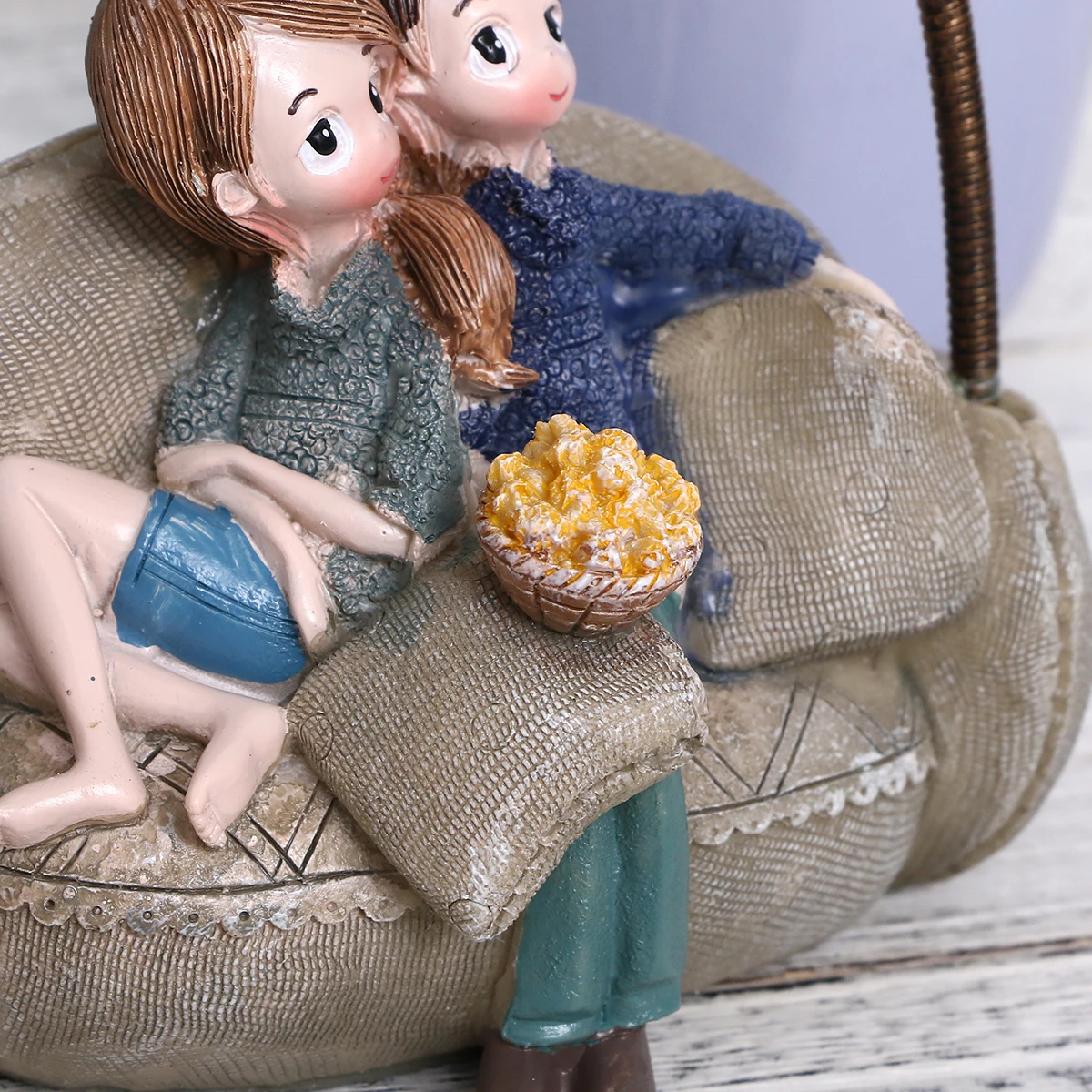 

Couple Lamp naments Resin Home Decor Gifts Bedroom Living Study Wedding 10cm Classic Chic Personalized Christmas