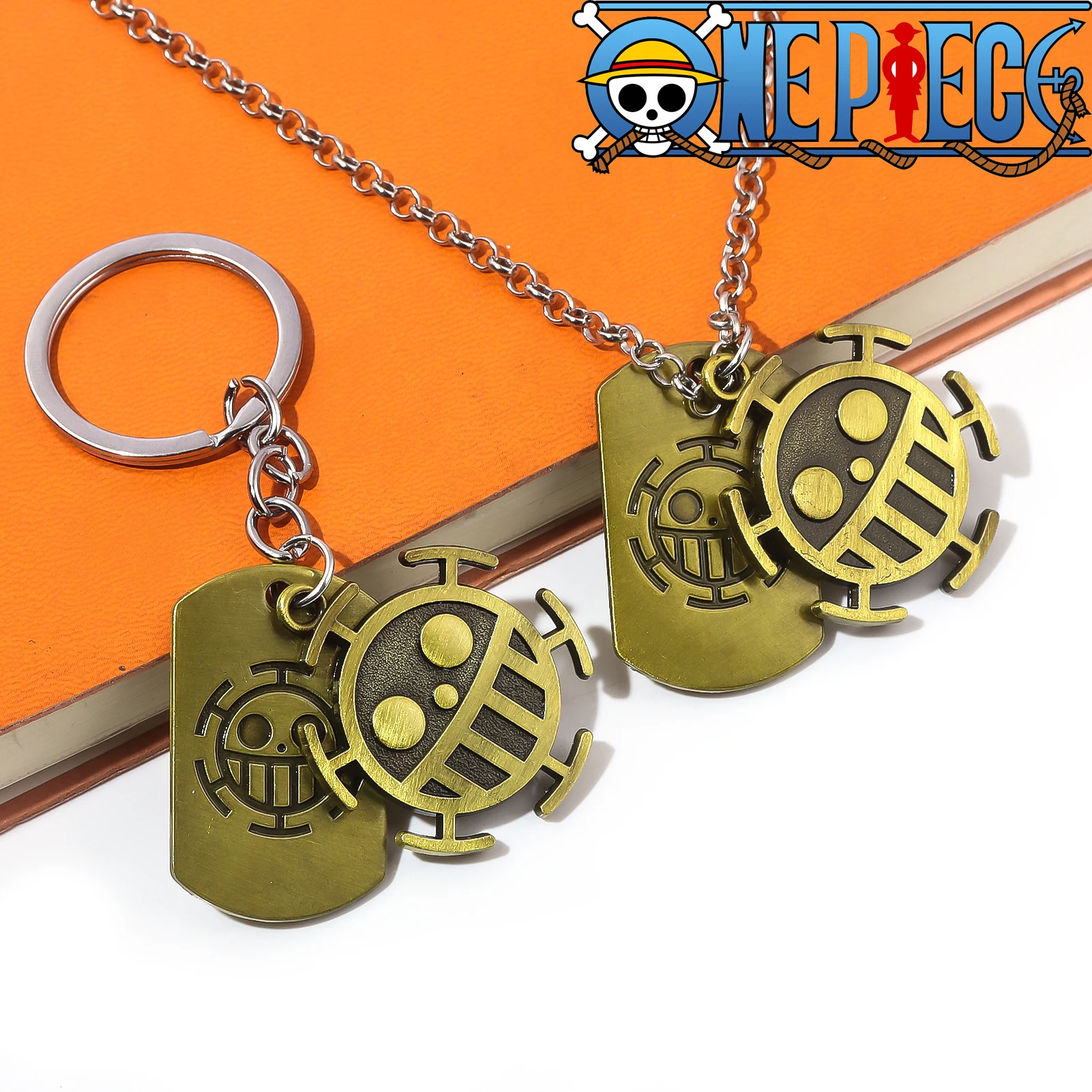 Anime Luffy Keychain Red Heart Pirate Trafalgar Law Logo Pendant Cartoon Charms Fashion Jewelry Decoration Gift