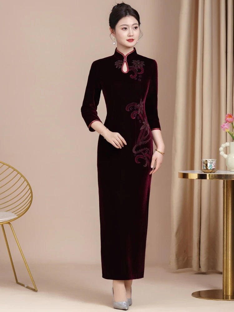 

Длинное бархатное платье-ципао с рукавами три четверти для женщин, винтажное, с высоким разрезом, для банкета, дышащее, с ручной росписью