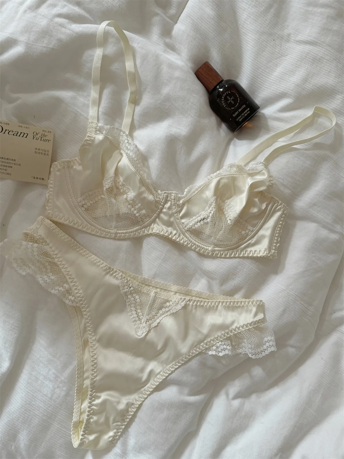 

Ruxu Big Breasts Thin Style French Niche Embroidery Lace Gathering Underwear Sexy Bra European and American Breathable Comfortab