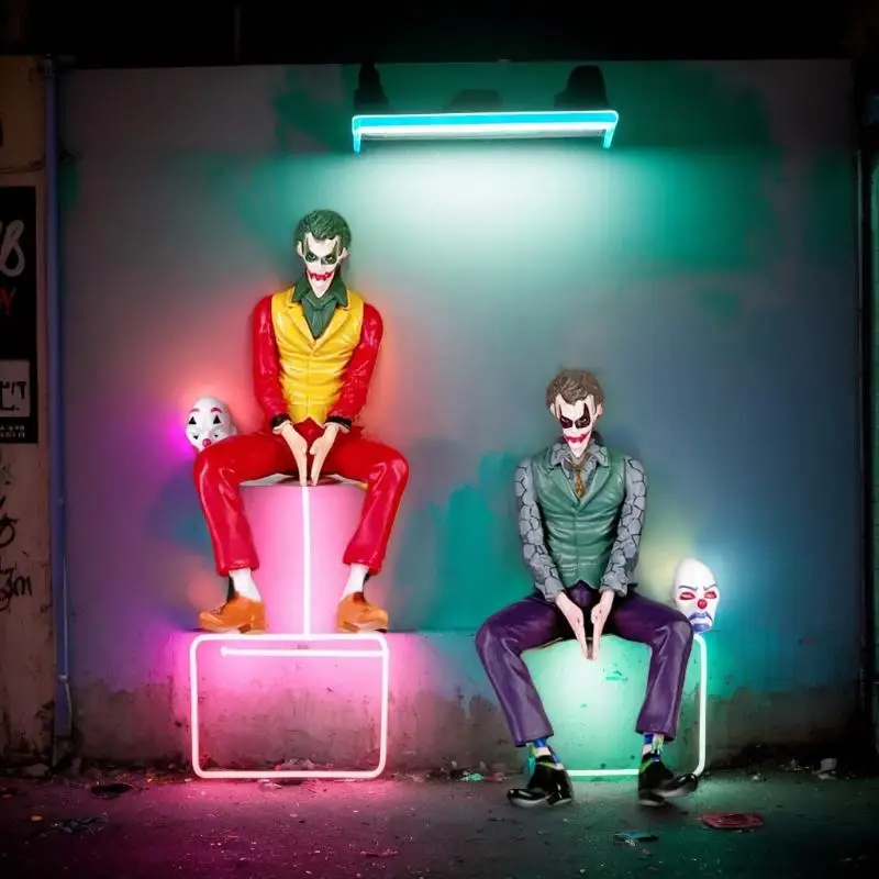 1 قطعة مهرج هيث ليدجر على غرار الجلوس دمية النحت 10 سنتيمتر ، سقف الزينة سيارة الشكل الذيل وسقف قلادة نموذج تحصيل لعبة