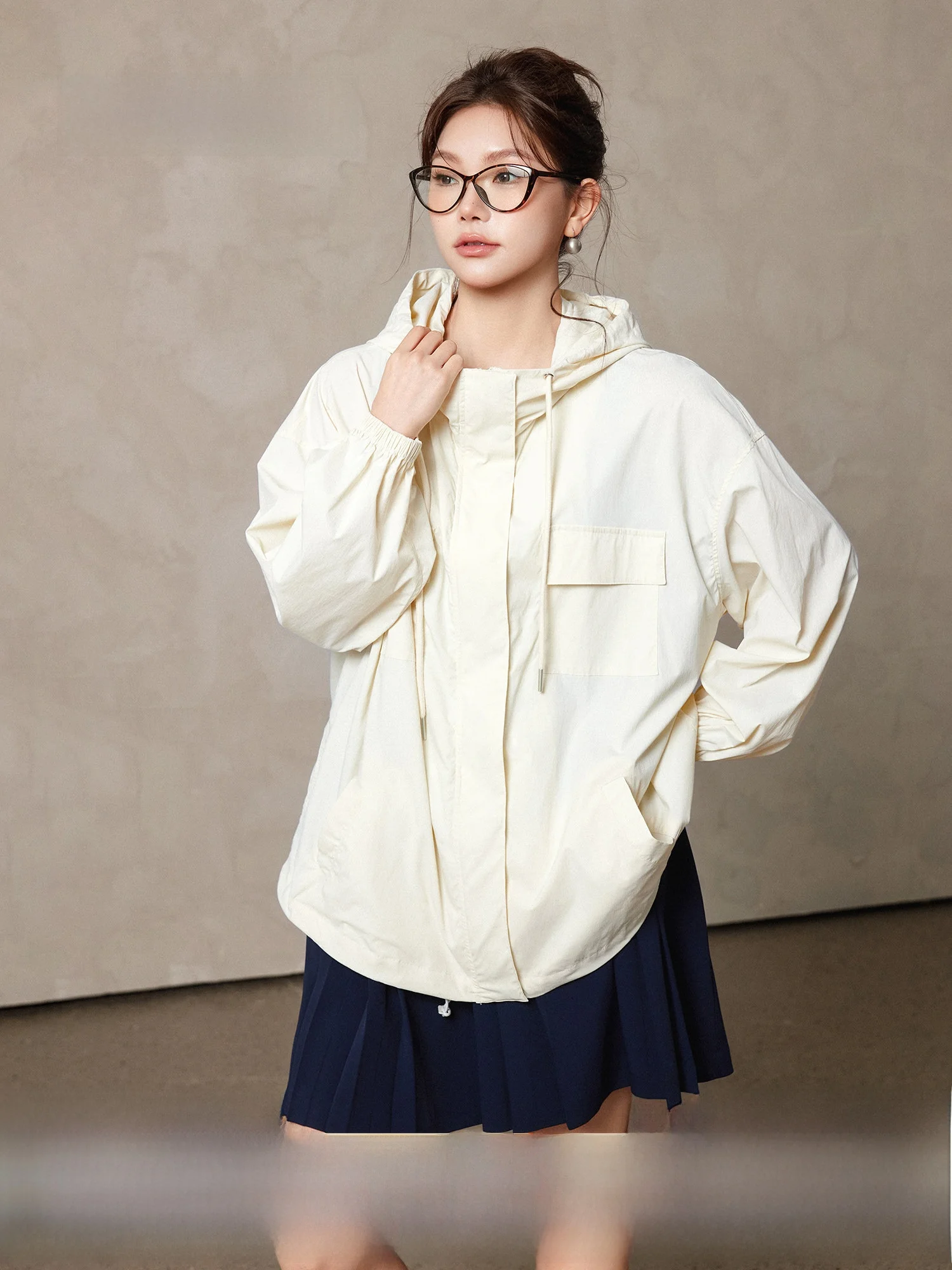 

Куртка Plusmall Oak Forest Spring 2026: Свободный крой, стиль кэжуал, с капюшоном, модная, удобная для поездок, верхняя одежда