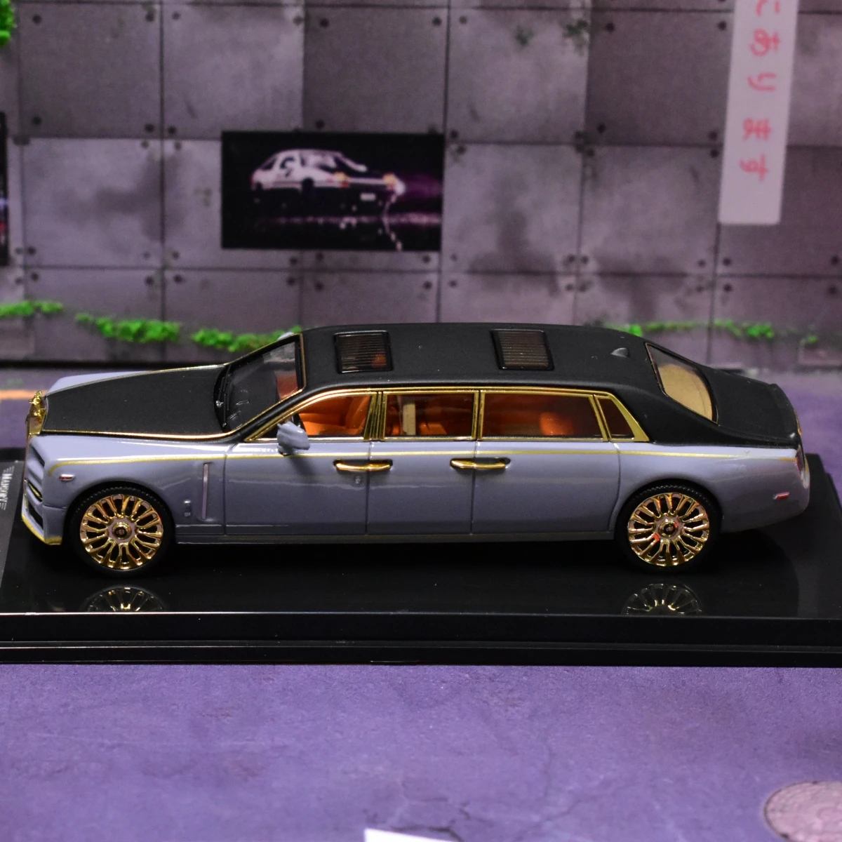 Smallcarart 1:64 Rolls-Royce Eight Generations Phantom Diecast Model Car