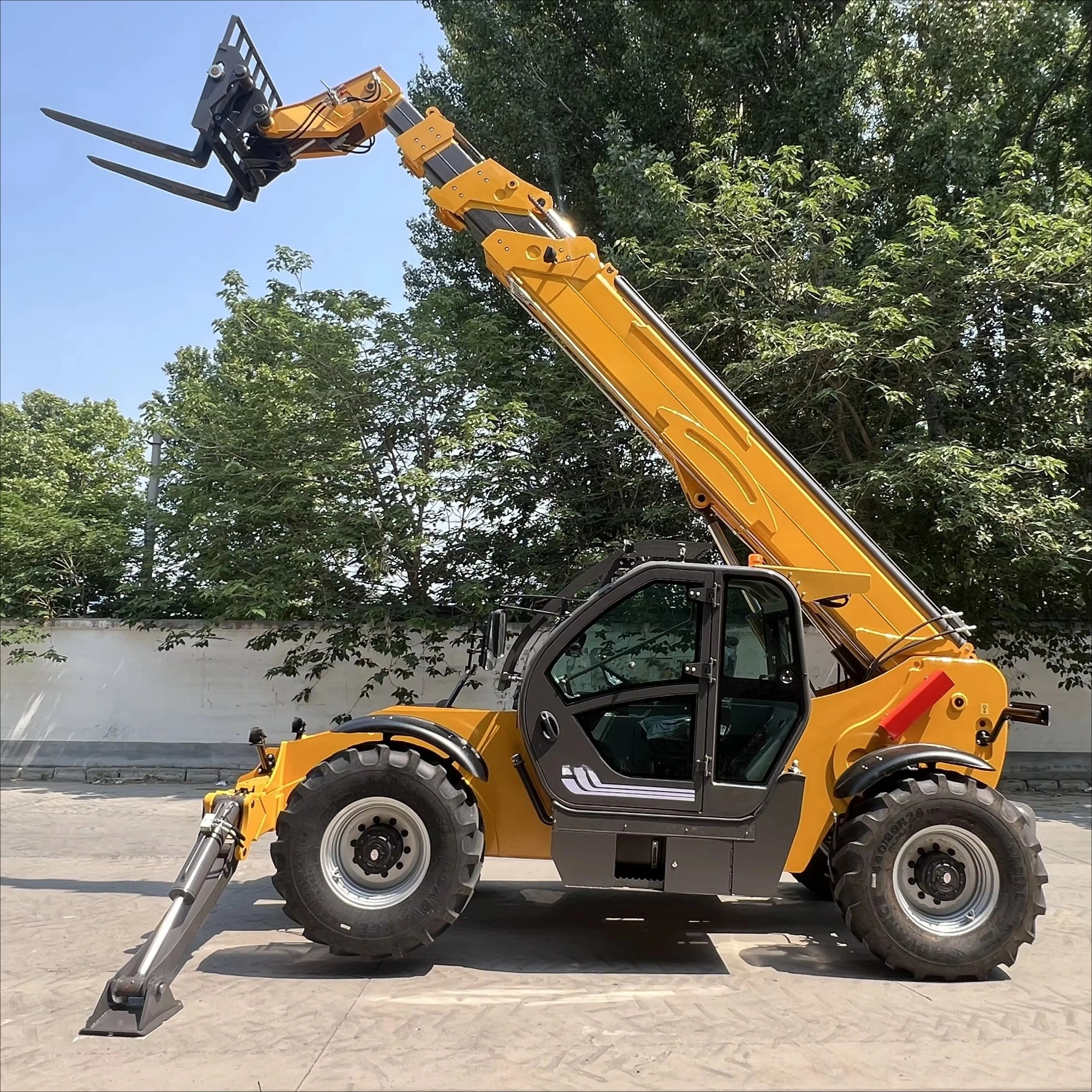 4T Telescopic Telehandler Forklift Truck Cranes Rotating Boom Forklift Off-Road High Performance  Forklift Customized
