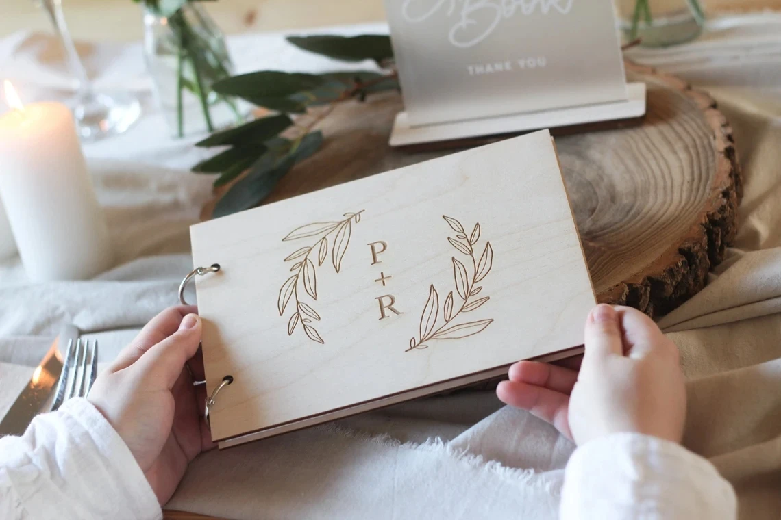 

Initials and Circular Foliage Guest Book, Wooden Wedding Guest Book, Wooden Guestbook, Modern Guest Book,Personalised Guest Book