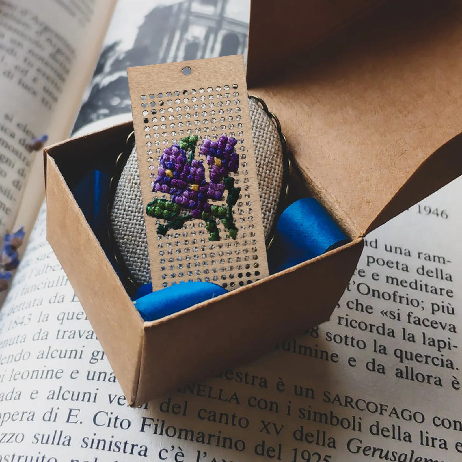 

8Pcs Wooden Embroidery Bookmarks DIY Blank Bookmarks Exquisite Gifts Cultural Creation Souvenirs Embroidery Book Marks