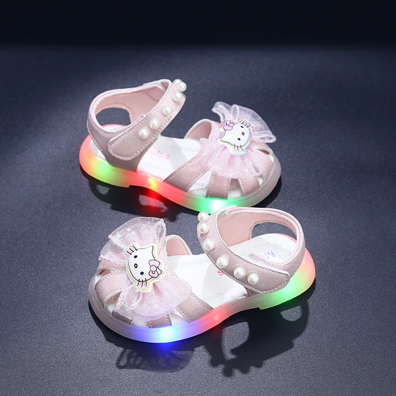 รองเท้าลำลองเด็กเล็กแบบมีไฟ LED ลายคิตตี้น่ารักสำหรับฤดูร้อน เหมาะสำหรับเด็กผู้หญิง ใส่เล่นชายหาดหรือกิจกรรมกลางแจ้ง