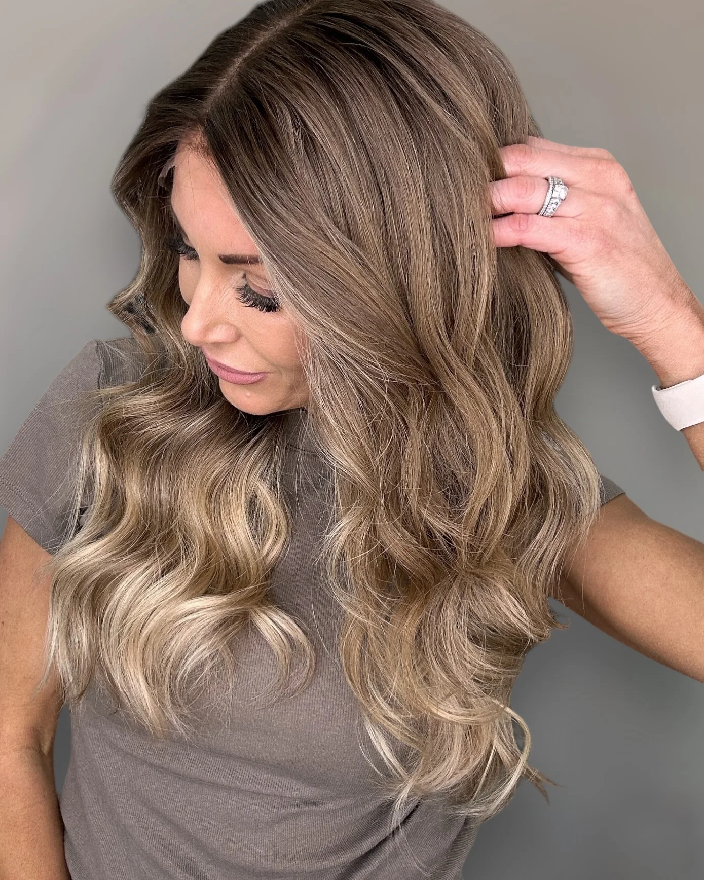 Perruques synthétiques douces de 24 pouces, perruque frontale en dentelle HD à reflets brun châtain ombré, perruque Body Wave Premium pour usage quotidien pour Cosplay