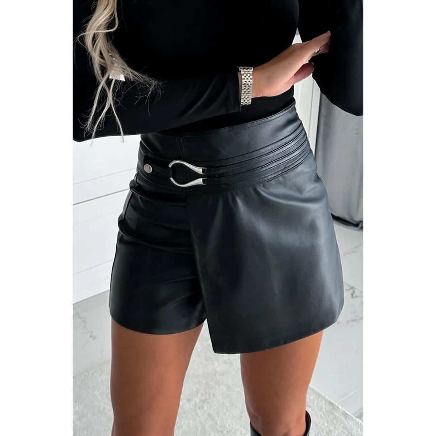 Fashionable Casual Leather Shorts Women's  Skirt Party Wear mid Waist PVC Material Cleanfit Style Low Elasticity Cotton