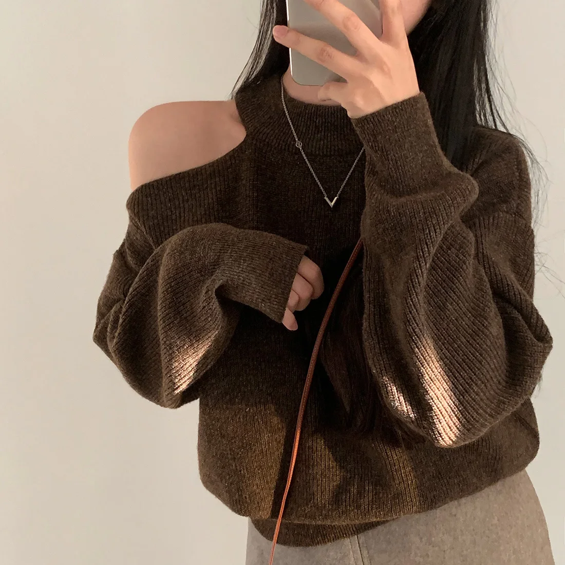 Autumn Winter New Style Retro Shoulder Bared Long Sleeve Knitted Sweater for Women Casual Style Viscose Fabric Long Sleeve Re...