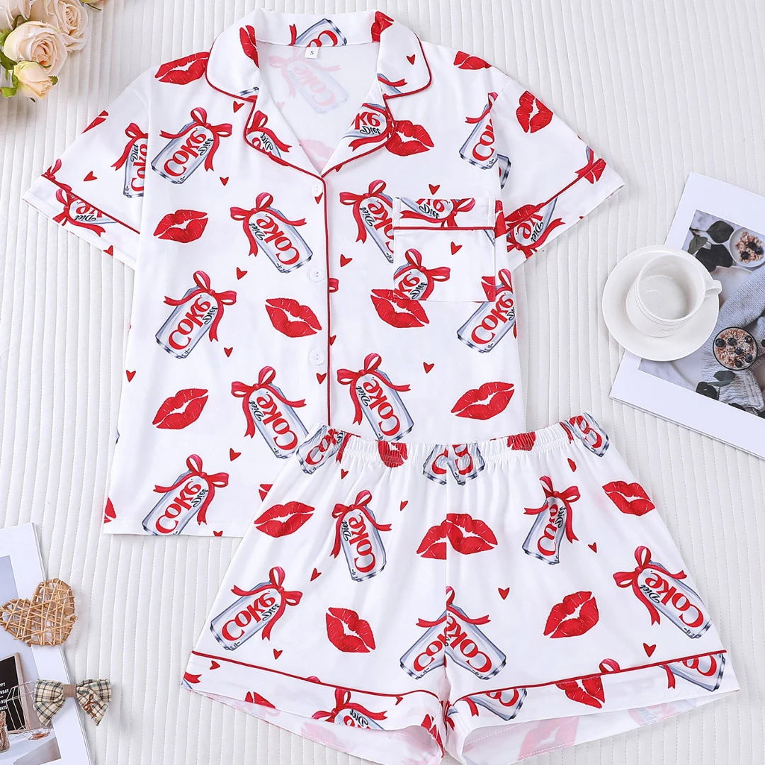 

Белый женский пижамный комплект с принтом Coca-Cola: рубашка с отложным воротником и шорты, домашняя одежда, подарок