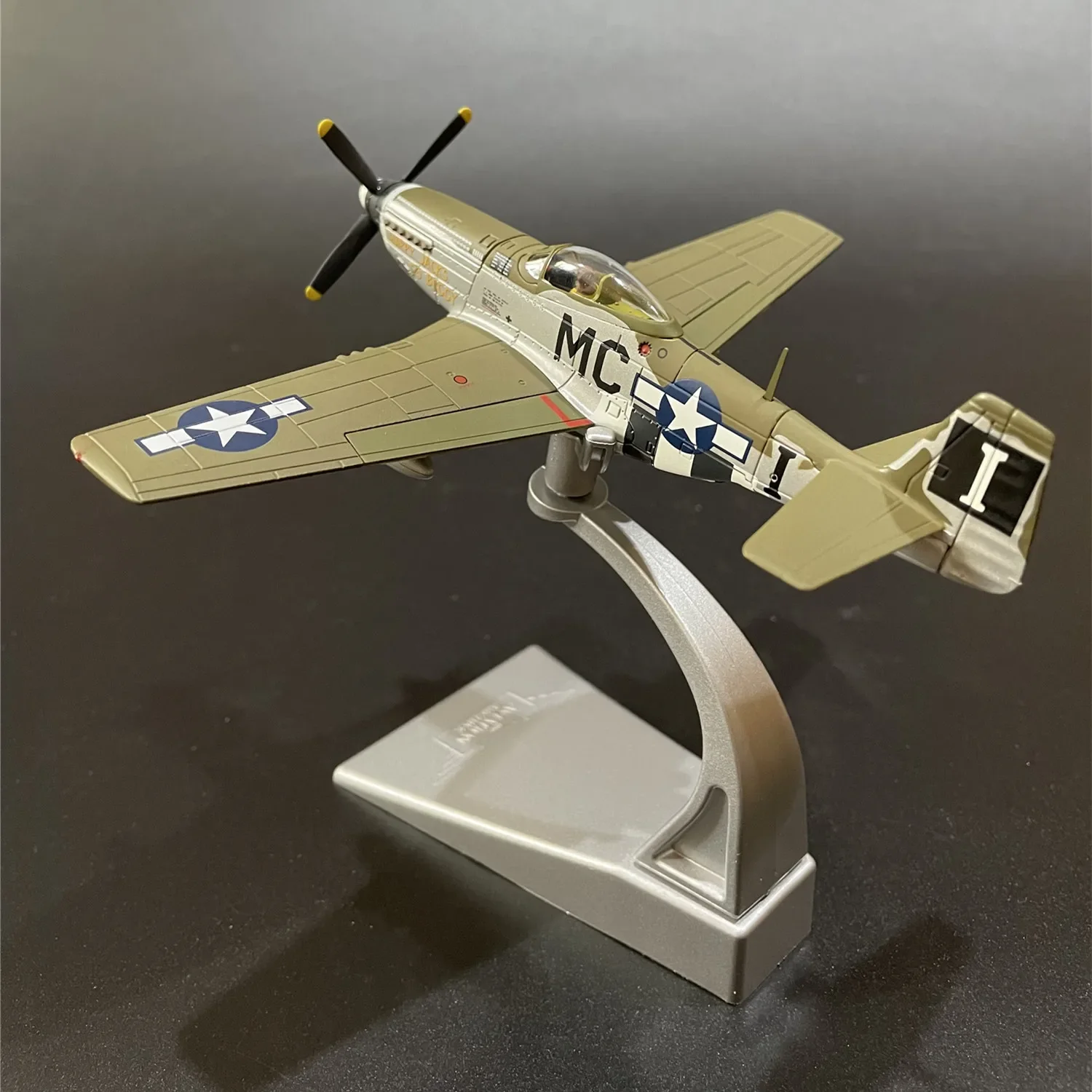 Diecast scale 1/72 AA27706 P-51D Fighter Static Placement Finished Product Simulation Collection Model Toy Gift Exhibition