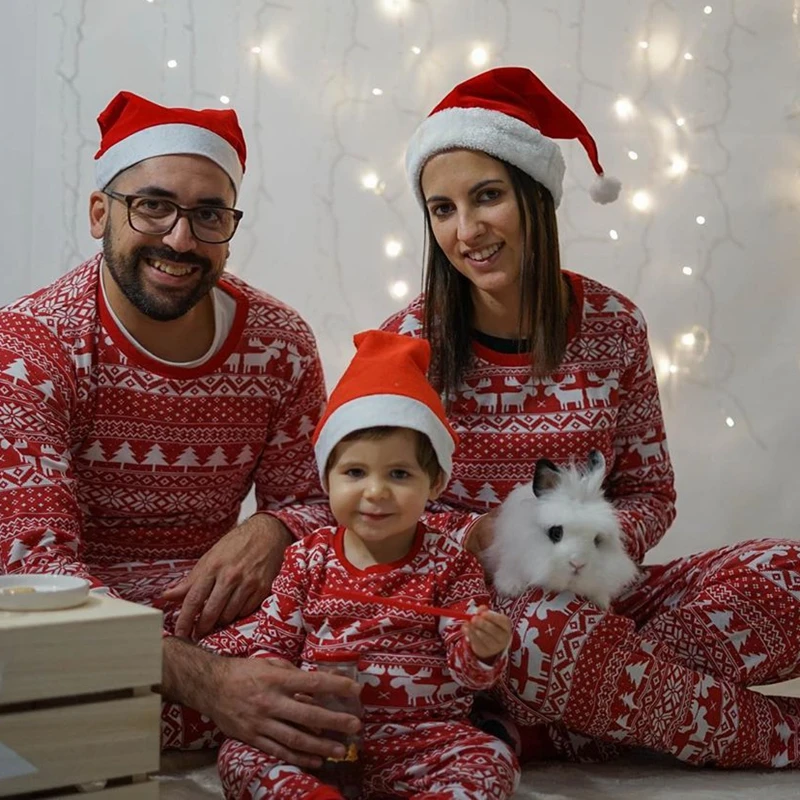 Mommy and Me Clothes 2025 New Christmas Pajamas Set for Family Soft Cute Sleepwear Adults Kids 2 Pieces Suit Xmas Look Outfits