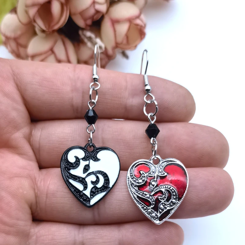 

Classic Ladies Asymmetric Earrings Gothic Red Heart Ladies Earrings Pattern Simple Fashion Pendant Earrings Wholesale