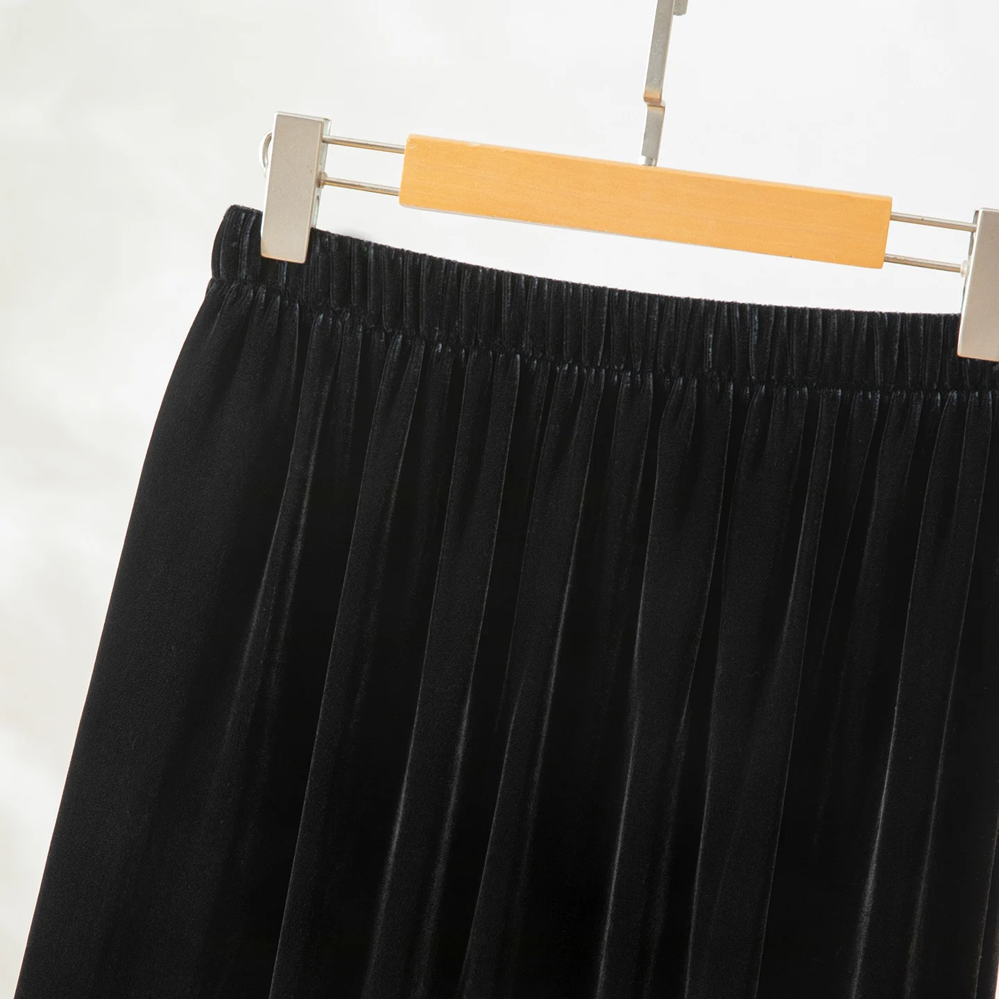 2025年レディースファッション秋の新作、30%天然桑絹ベルベット、バックフォークハンギング、伸縮性ウエスト、Aライン、上品なスカート