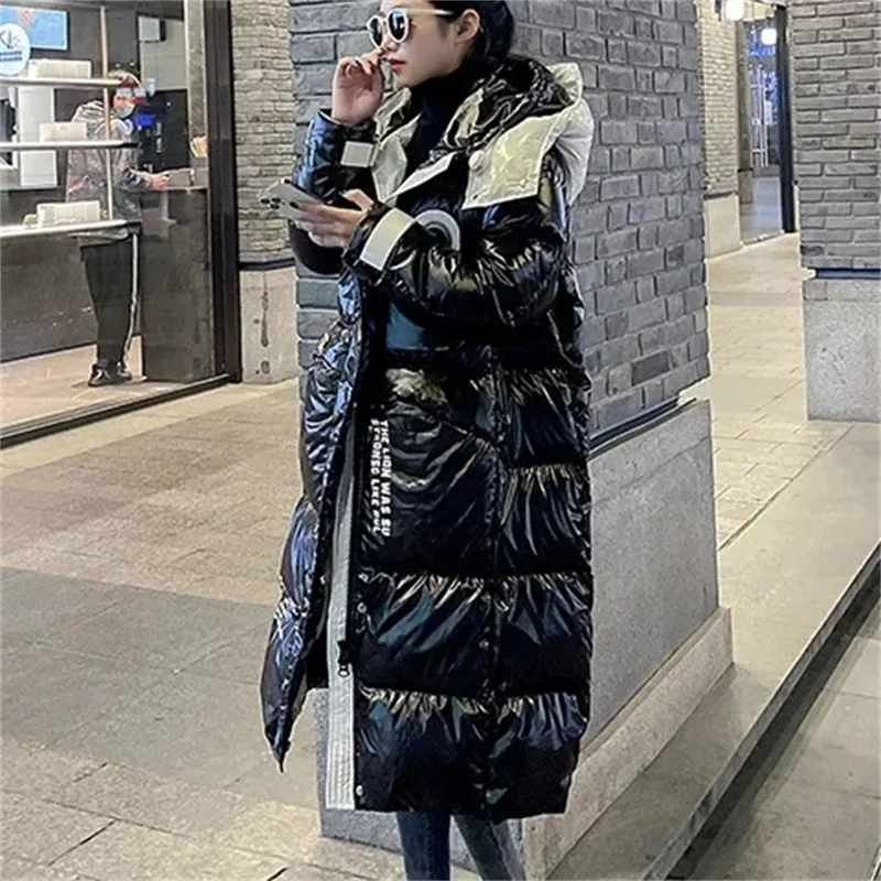 フード付きコントラストハイグロスノーウォッシュニーレングスダウンジャケット レディース 2025年冬新作 ロング厚手スノーパーカーオーバーコート