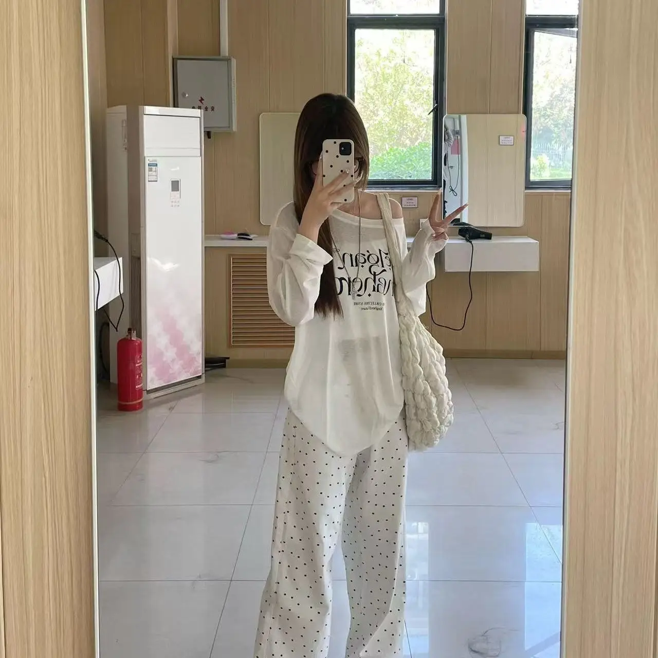 Damen T-Shirt Weiß Leicht Durchsichtig Off-Shoulder Bedrucktes Sonnenschutz-T-Shirt Langarm-Shirt Sommer Koreanischer Stil Locker Sitzendes Lässiges Oberteil – Detail 4