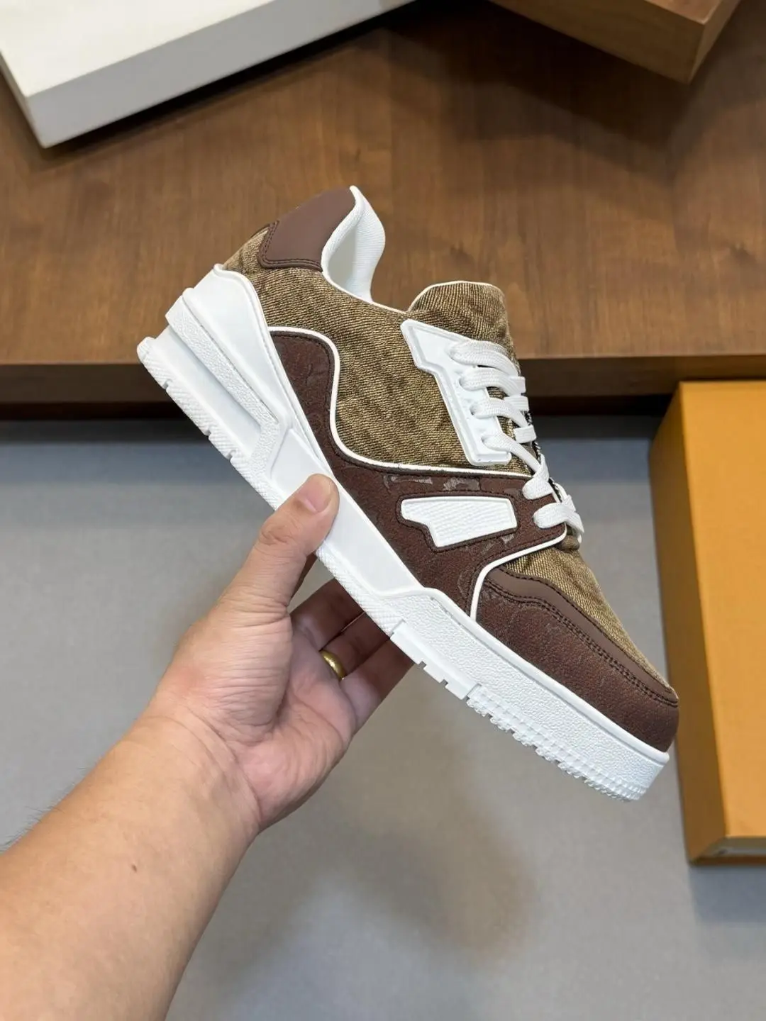Unisex Low Top Flat Skateboard Sneakers Retro Brown White Patchwork Lace Up Daily Walking Footwear