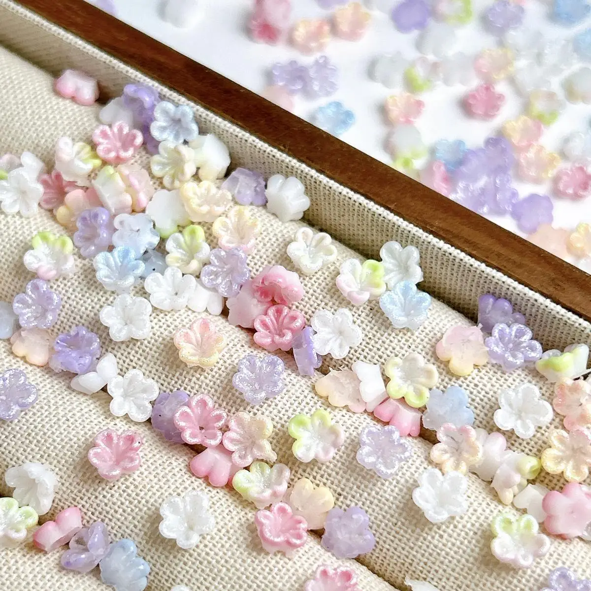 60 uds. De dijes para uñas de flores suaves de cinco pétalos, flores luminosas coloridas 3D, decoraciones artísticas para uñas DIY, suministros para uñas